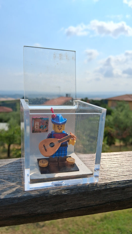 Cubo in Plexiglass – Cantastorie di Robin Hood